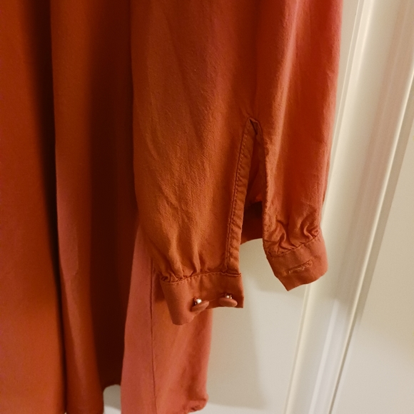 💜 Torrid v-neck long sleeves blouse. Size 2 - Picture 3 of 4